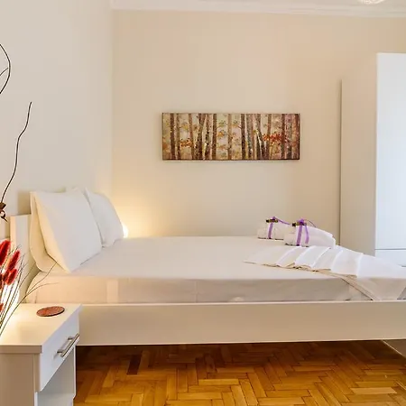 Charmy Petit Flat In Athen